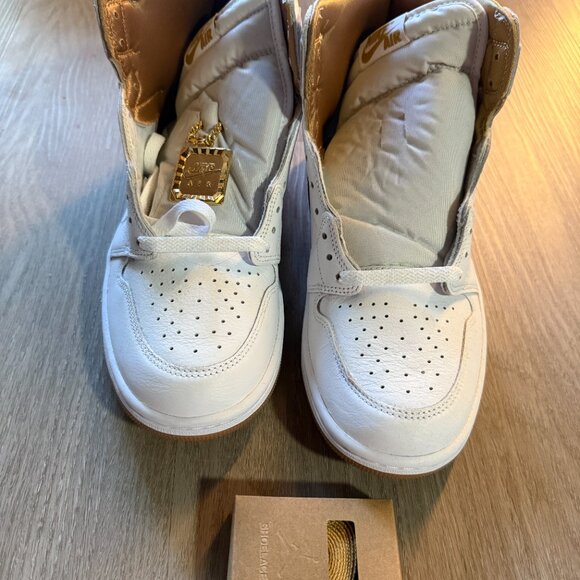 Jordan 1 Retro High OG Metallic Gold - W9.5 - Picture 8 of 8